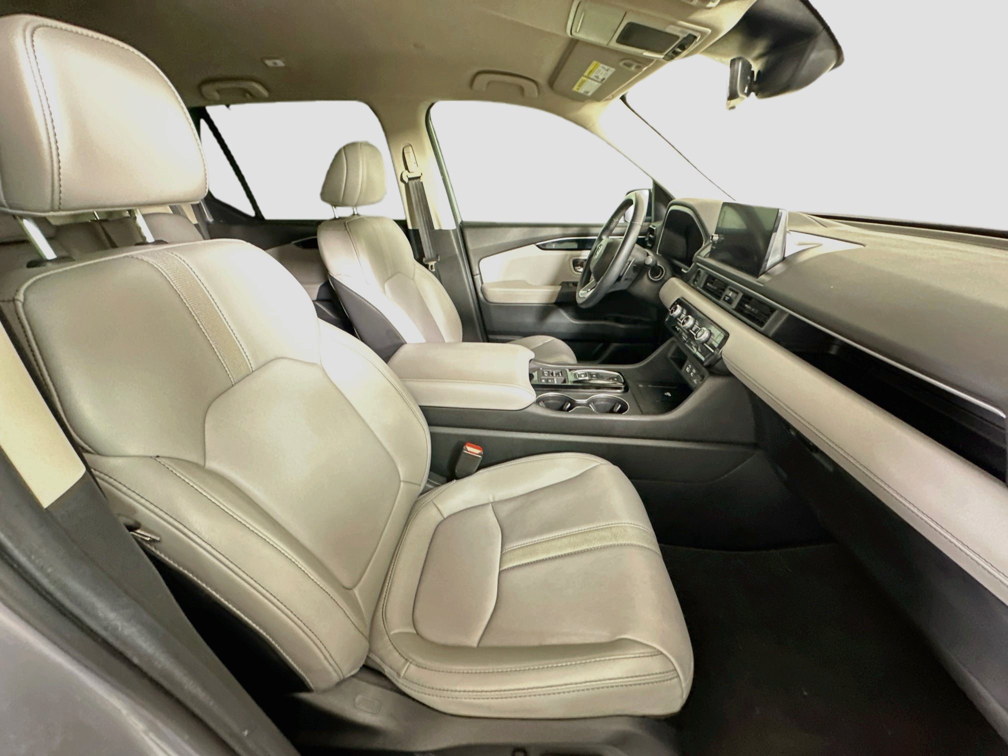 Used 2025 Honda Pilot EX-L image 32