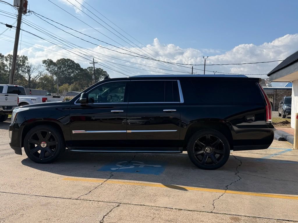 Used 2016 Cadillac Escalade ESV Luxury image 4
