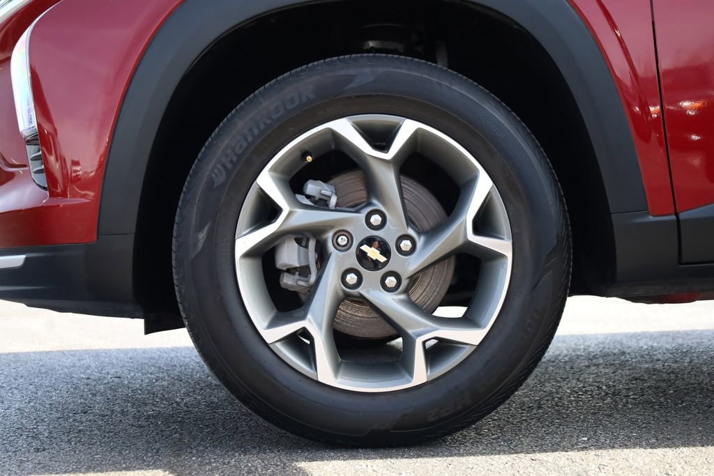 Used 2025 Chevrolet Trax LT FWD image 9