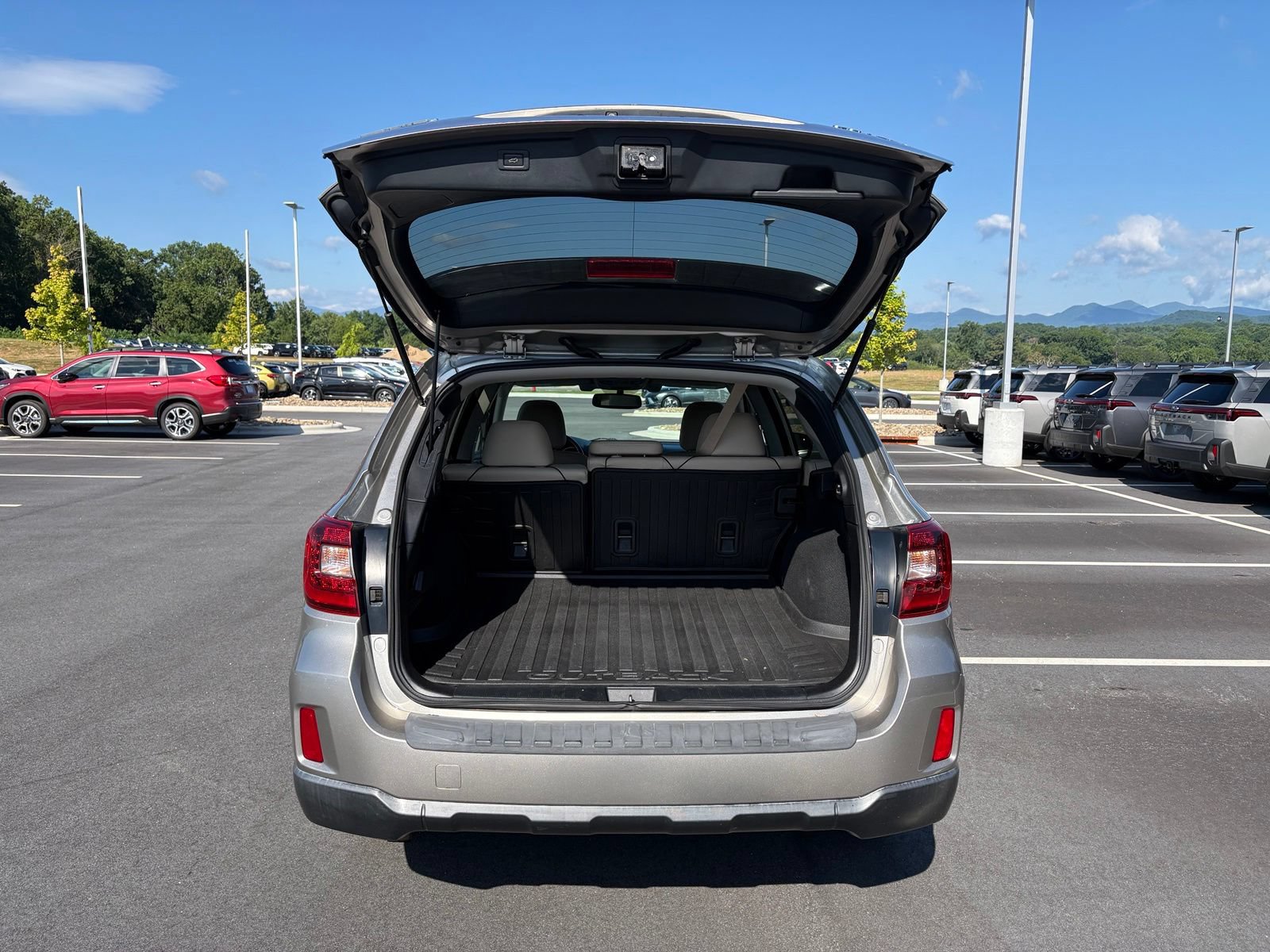Used 2016 Subaru Outback 2.5i Limited AWD/4WD image 9