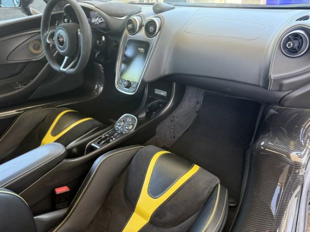 Used 2018 McLaren 570S RWD image 28
