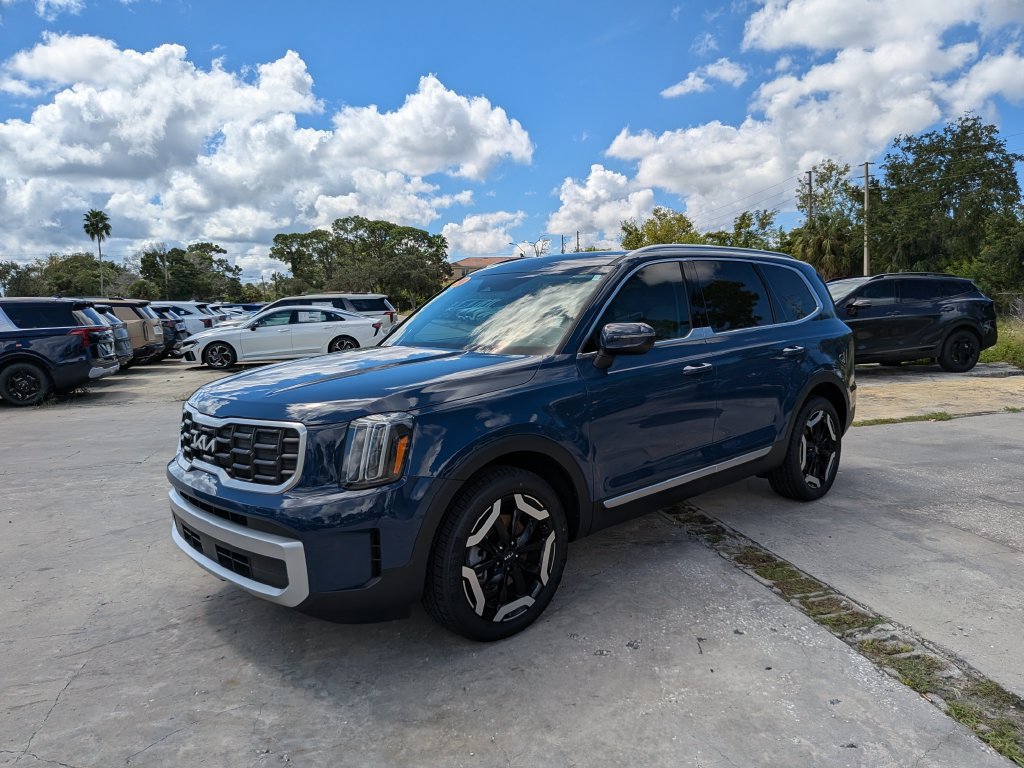 Certified 2024 Kia Telluride S w/ S Sunroof Package FWD image 4