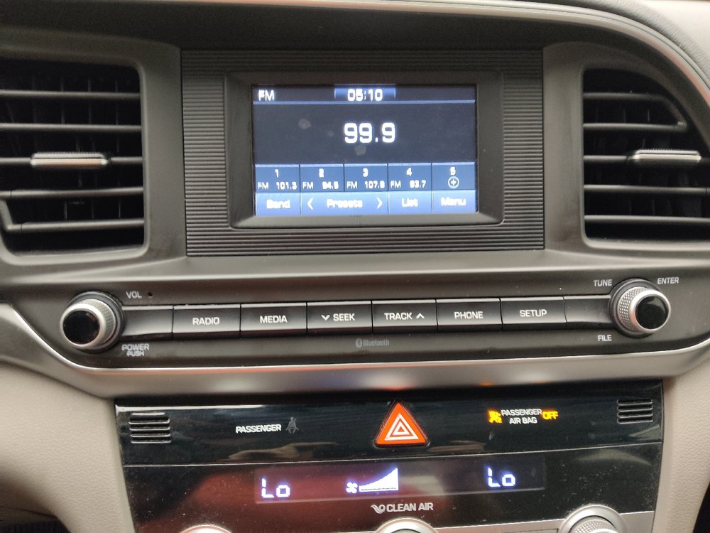 Used 2020 Hyundai Elantra SE FWD image 25