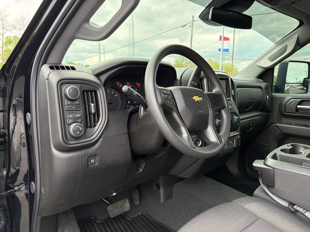 Used 2025 Chevrolet Silverado 2500 Custom w/ Custom Value Package AWD/4WD image 9