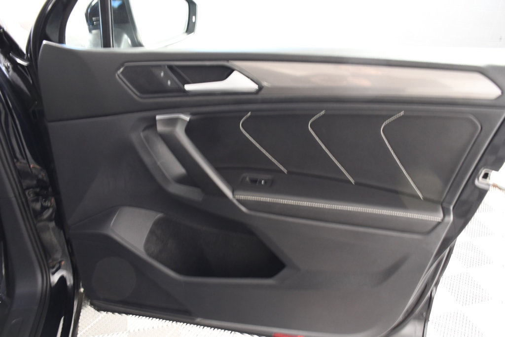 Used 2023 Volkswagen Tiguan SE AWD/4WD image 18