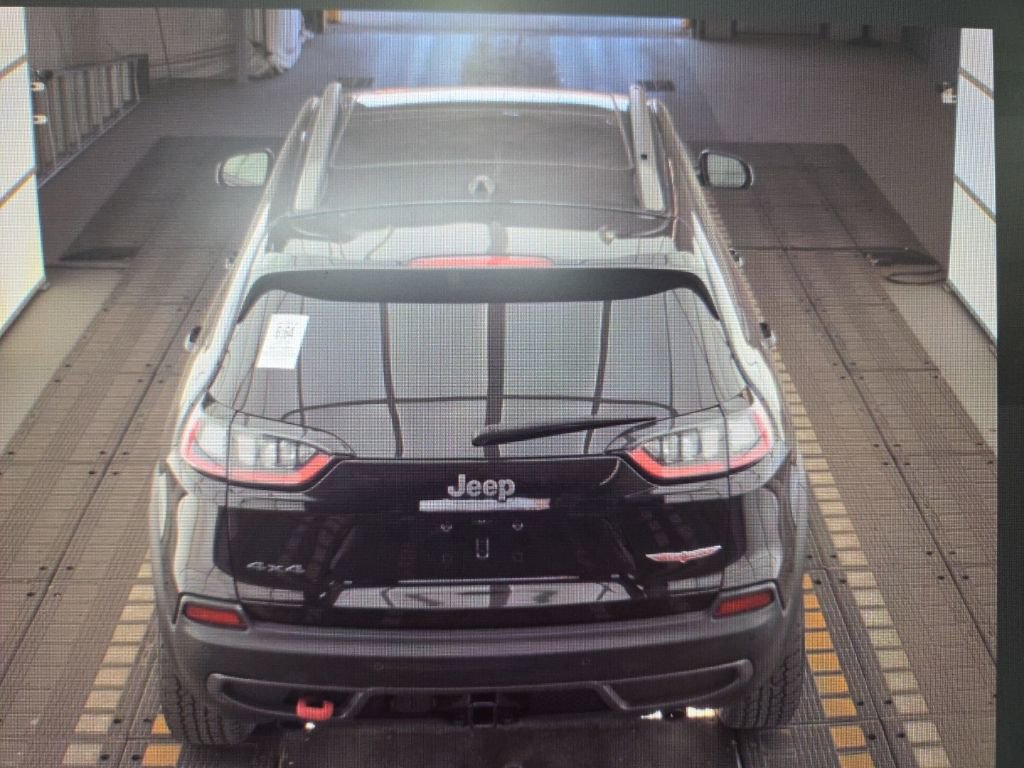 Used 2019 Jeep Cherokee Trailhawk AWD/4WD image 7