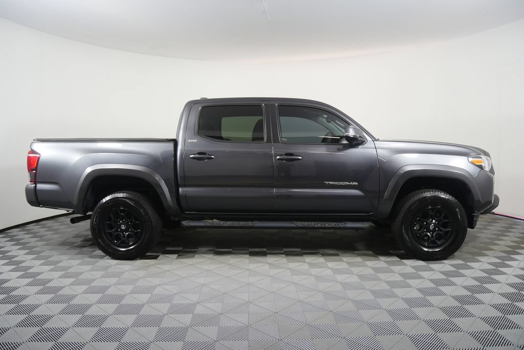Used 2022 Toyota Tacoma SR5 w/ Technology Package RWD image 2