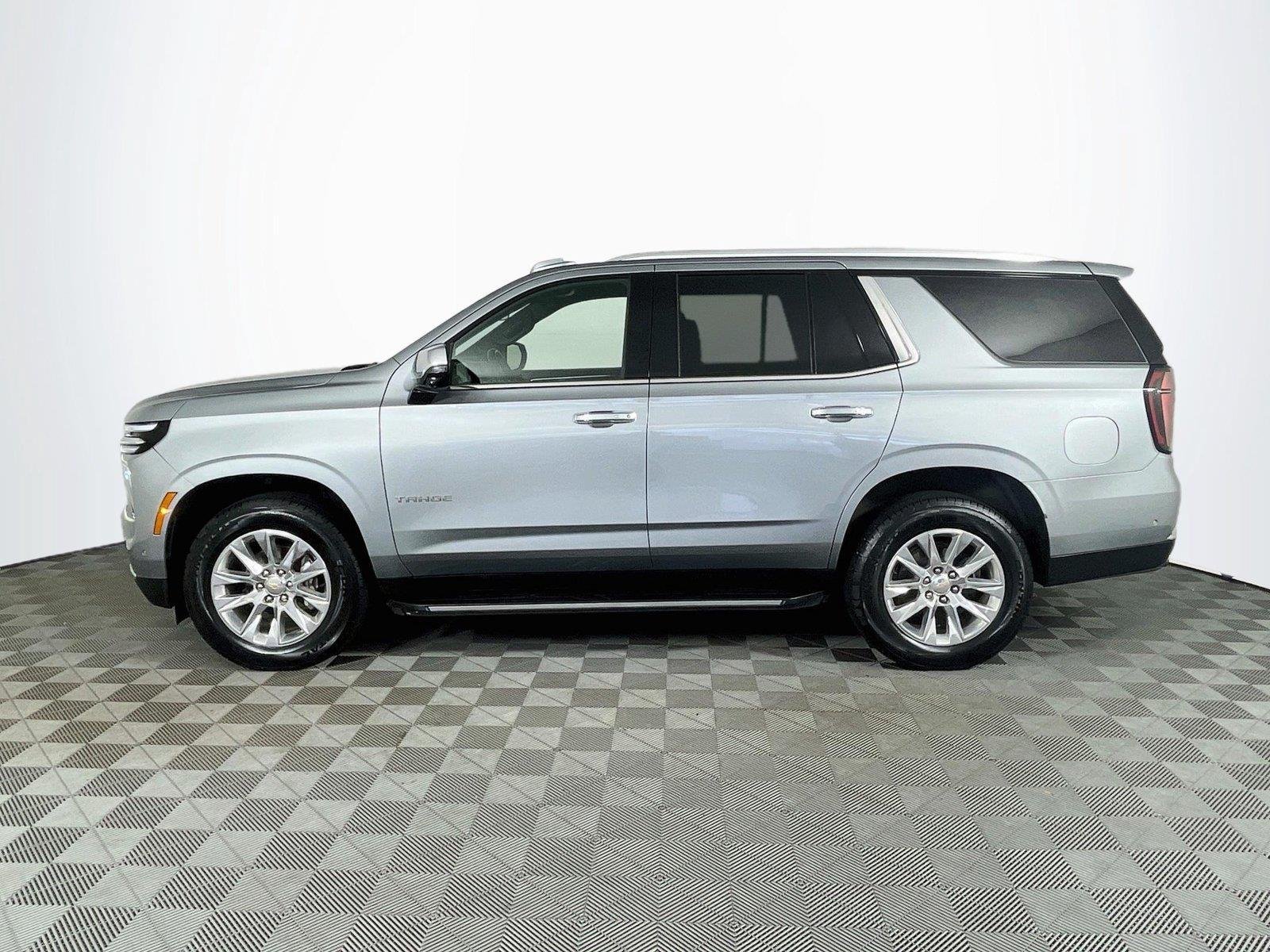 Used 2025 Chevrolet Tahoe Premier AWD/4WD image 4