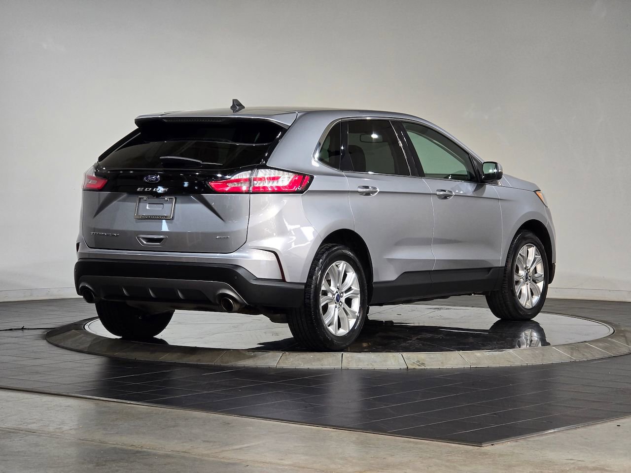 Used 2022 Ford Edge Titanium image 10