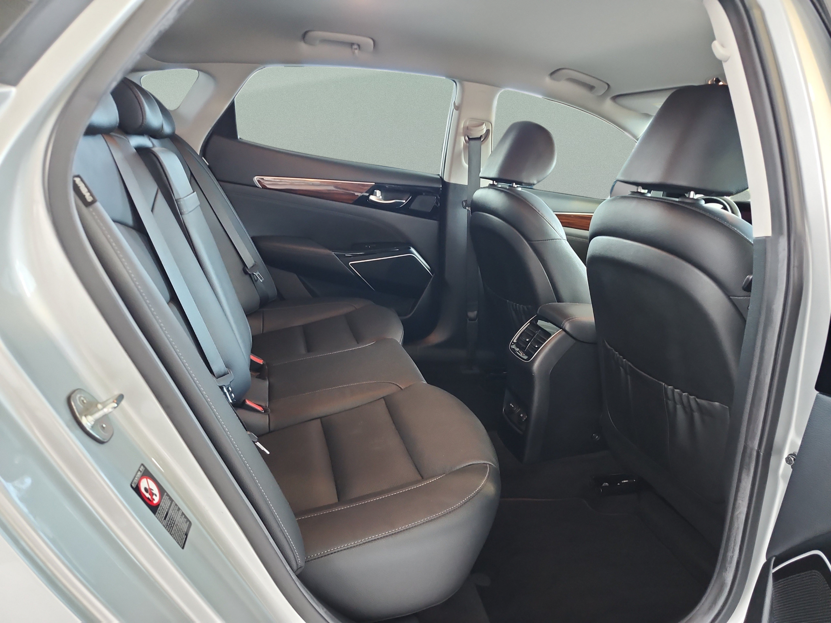 Used 2018 Kia Cadenza Premium FWD image 17