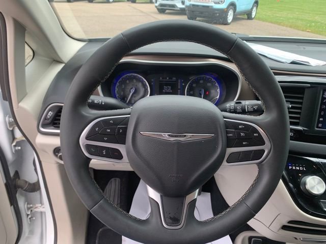 Used 2023 Chrysler Voyager LX FWD image 15
