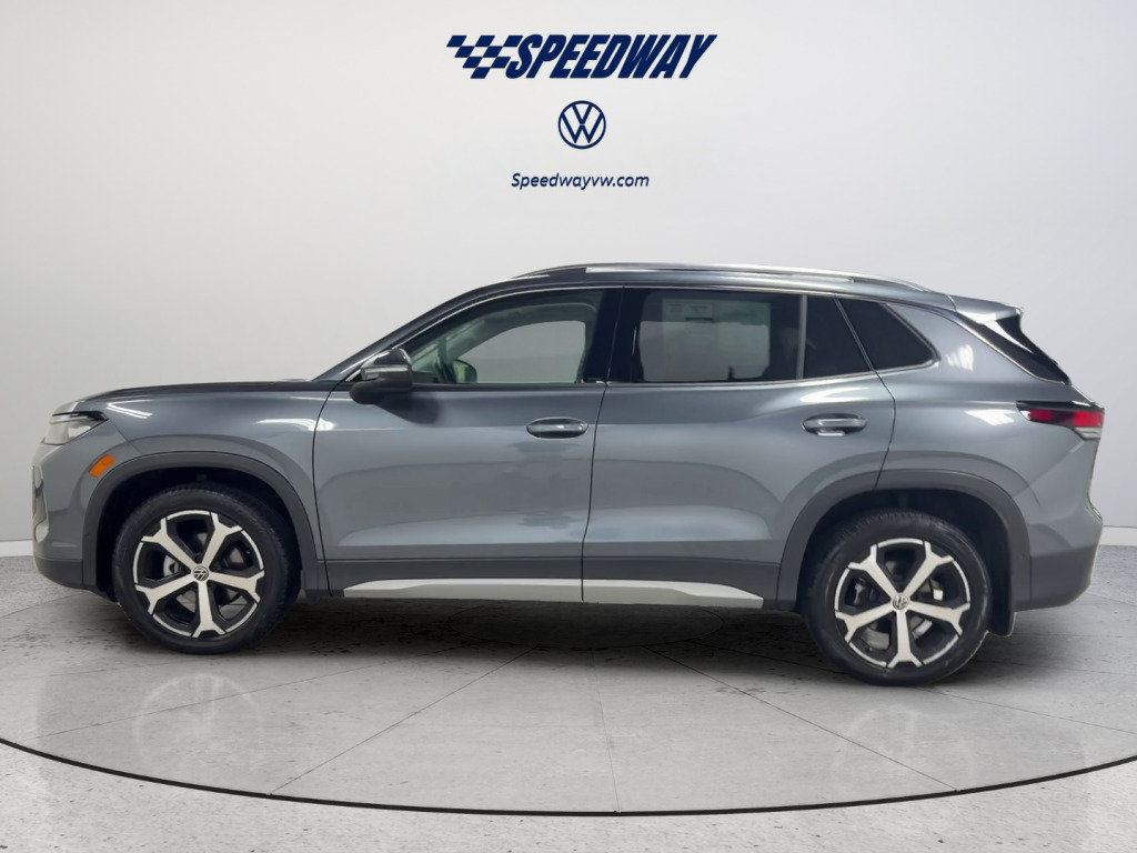 Certified 2025 Volkswagen Tiguan SE FWD image 10