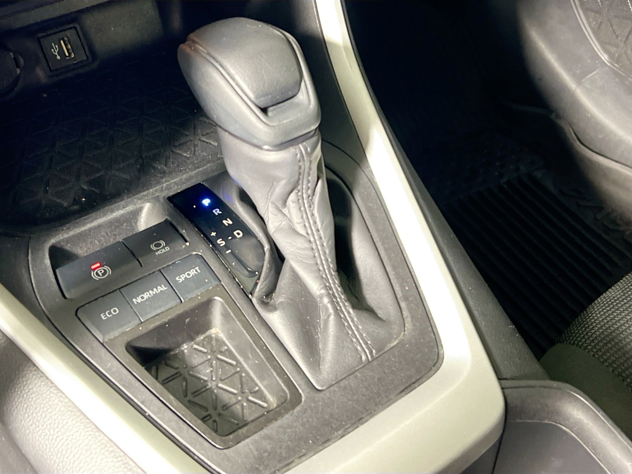 Used 2024 Toyota RAV4 LE FWD image 24