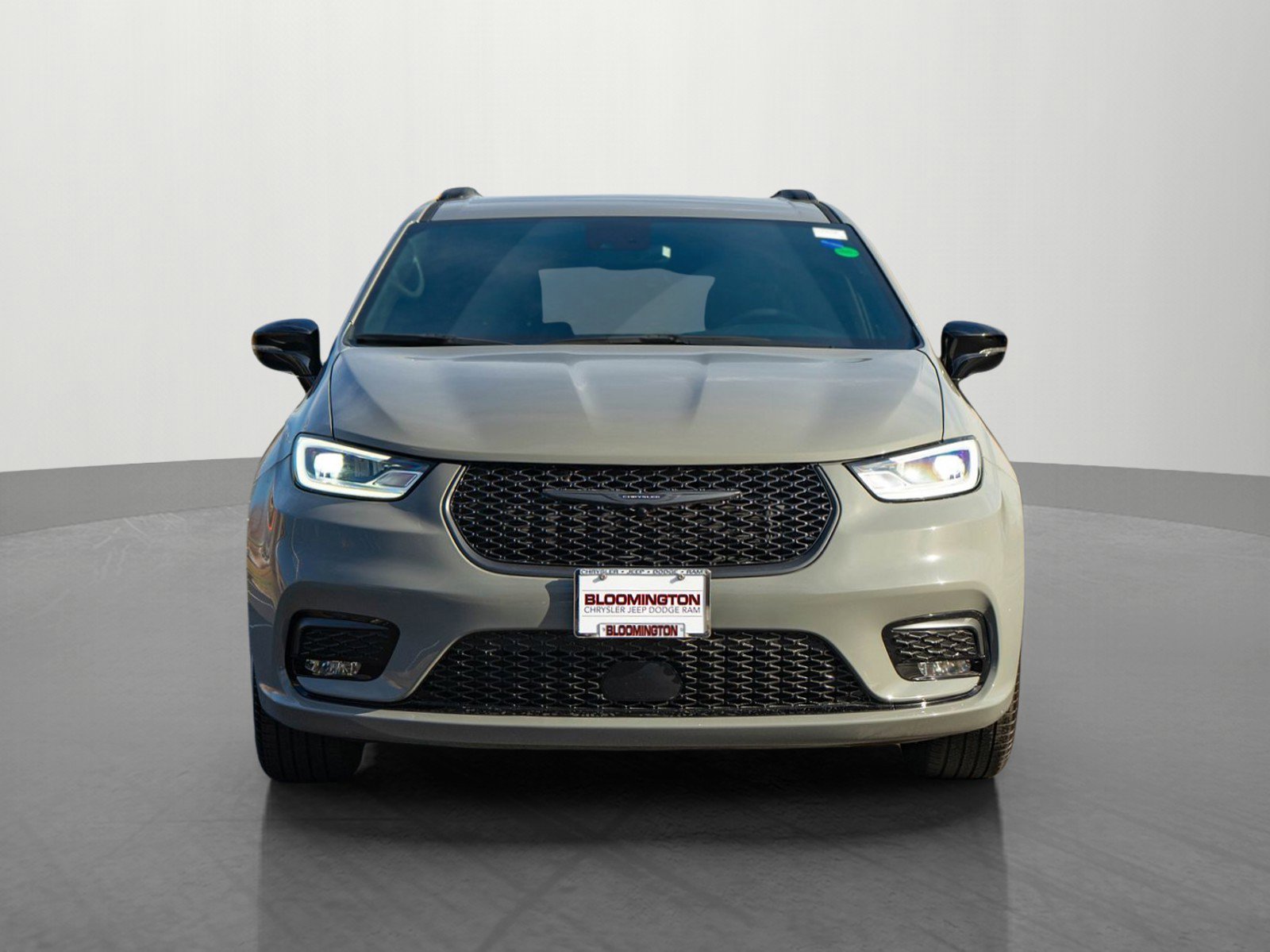 Used 2024 Chrysler Pacifica Touring-L w/ S Appearance Package image 2