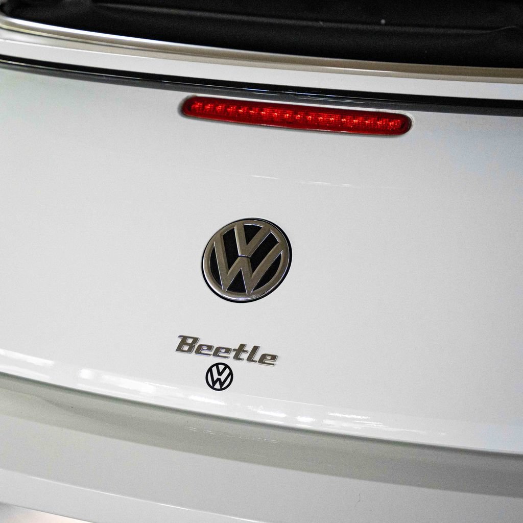 Used 2019 Volkswagen Beetle 2.0T SE FWD image 4