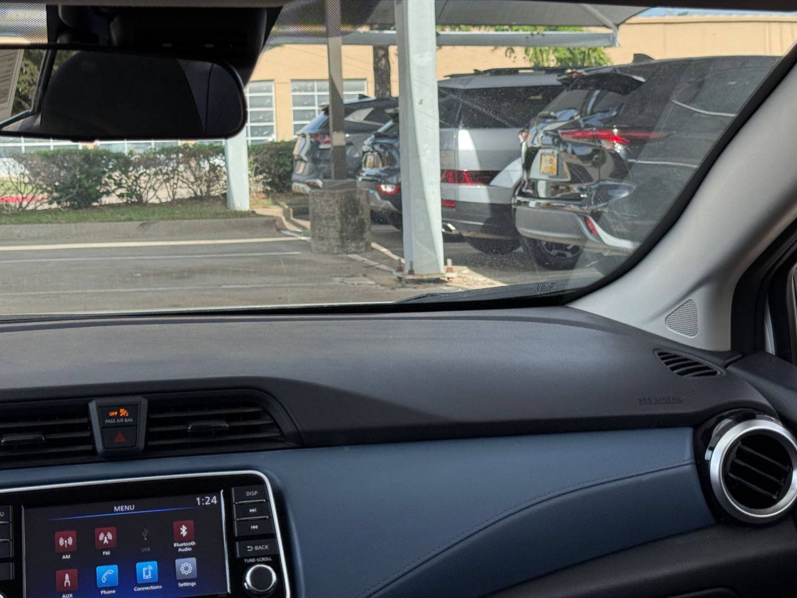 Used 2025 Nissan Versa SV FWD image 30