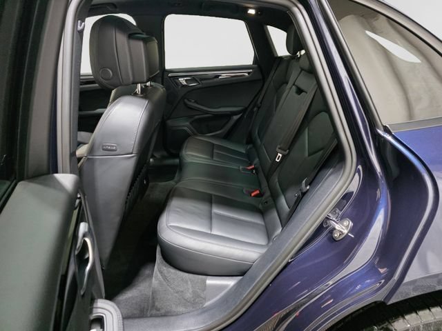 Used 2023 Porsche Macan AWD/4WD image 28