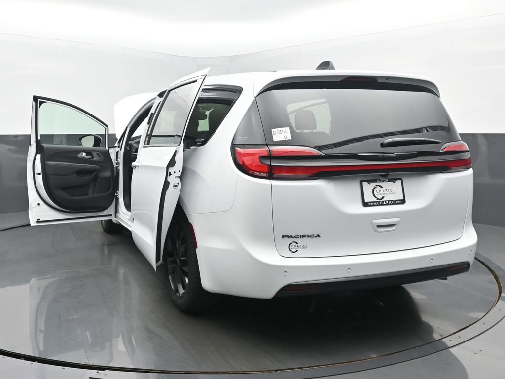 New 2026 Chrysler Pacifica Select image 56