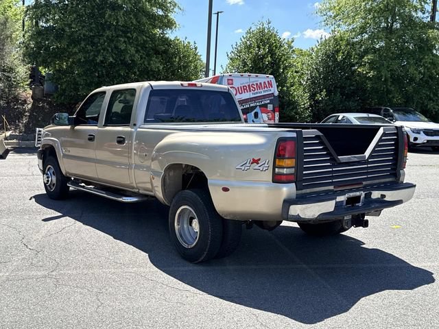 Used 2004 Chevrolet Silverado 3500 LS w/ Heavy-Duty Power Package AWD/4WD image 4