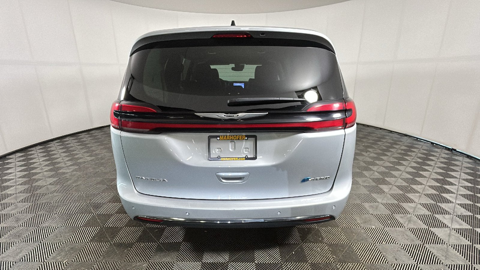 Used 2024 Chrysler Pacifica Limited FWD image 4