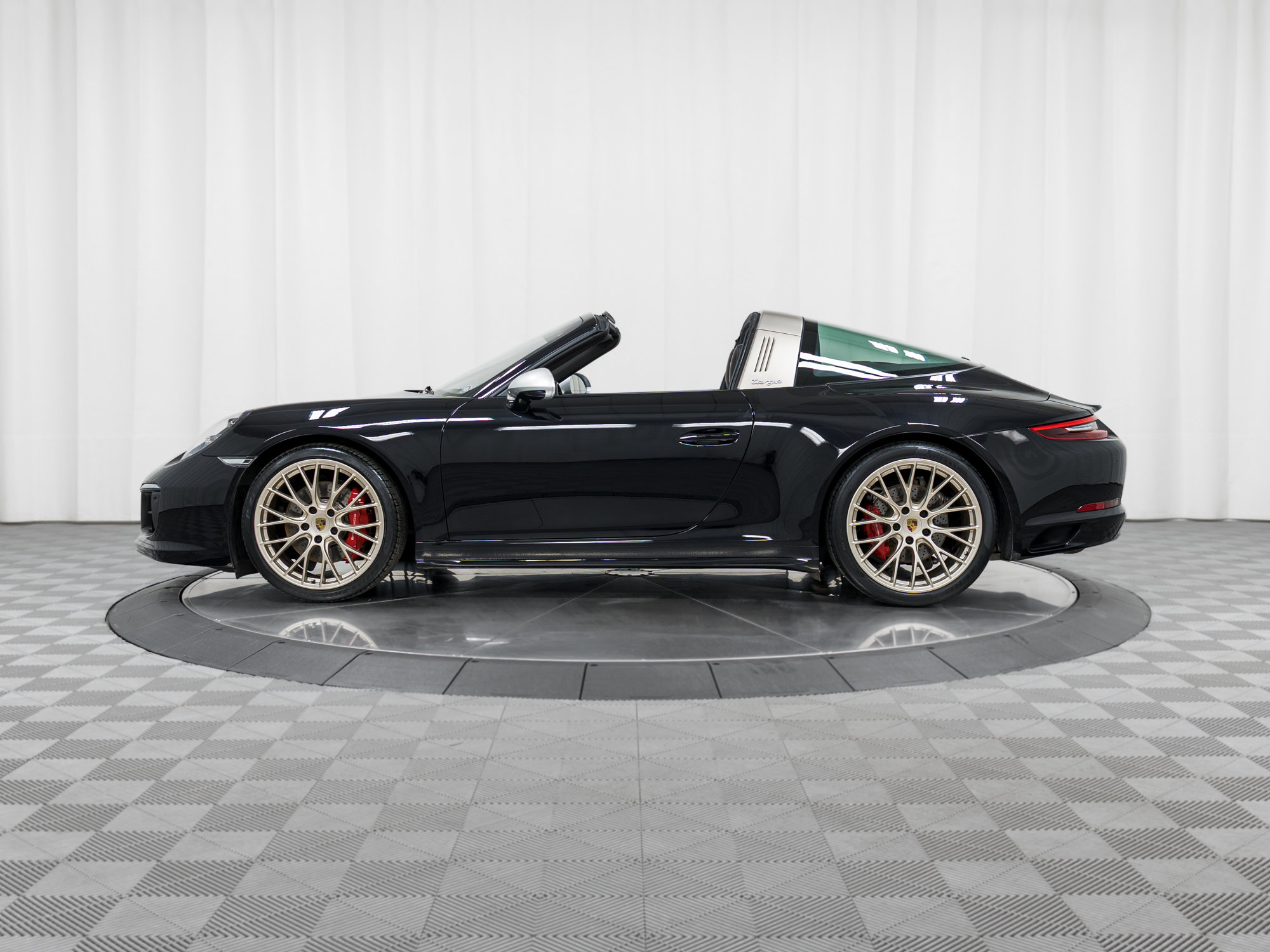Certified 2019 Porsche 911 Targa 4 GTS image 2