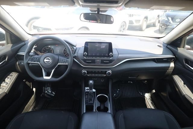 Used 2024 Nissan Altima 2.5 SV FWD image 7