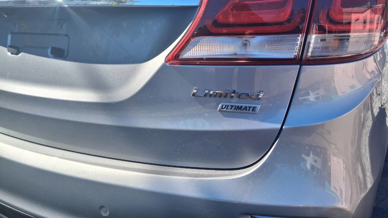 Used 2019 Hyundai Santa Fe XL image 3