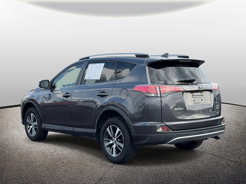 Used 2018 Toyota RAV4 XLE AWD/4WD image 6