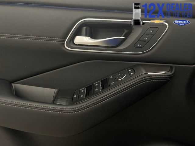 Used 2026 Nissan Rogue Platinum w/ Platinum Premium Package AWD/4WD image 11