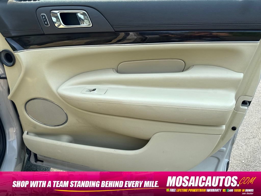 Used 2019 Lincoln MKT AWD image 9