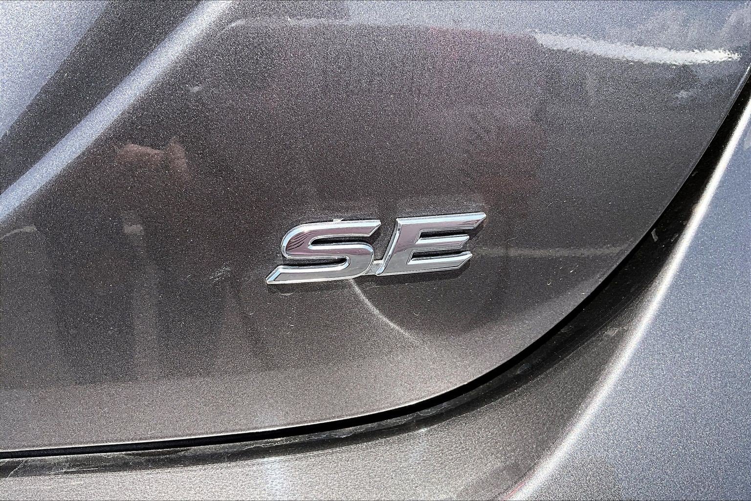 Used 2020 Toyota Camry SE FWD image 31