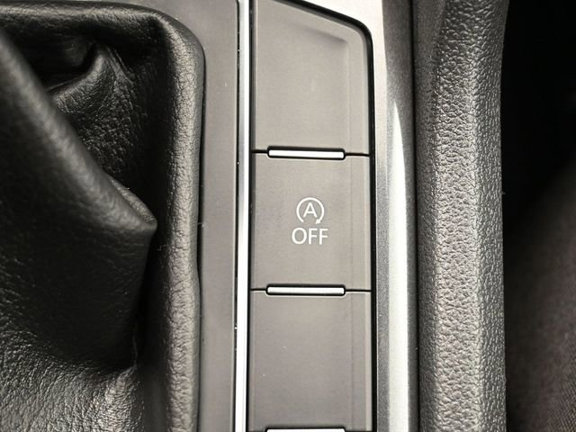 Used 2020 Volkswagen Tiguan S image 23