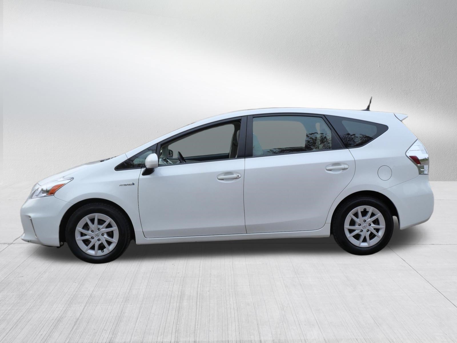 Used 2014 Toyota Prius V Three FWD image 4