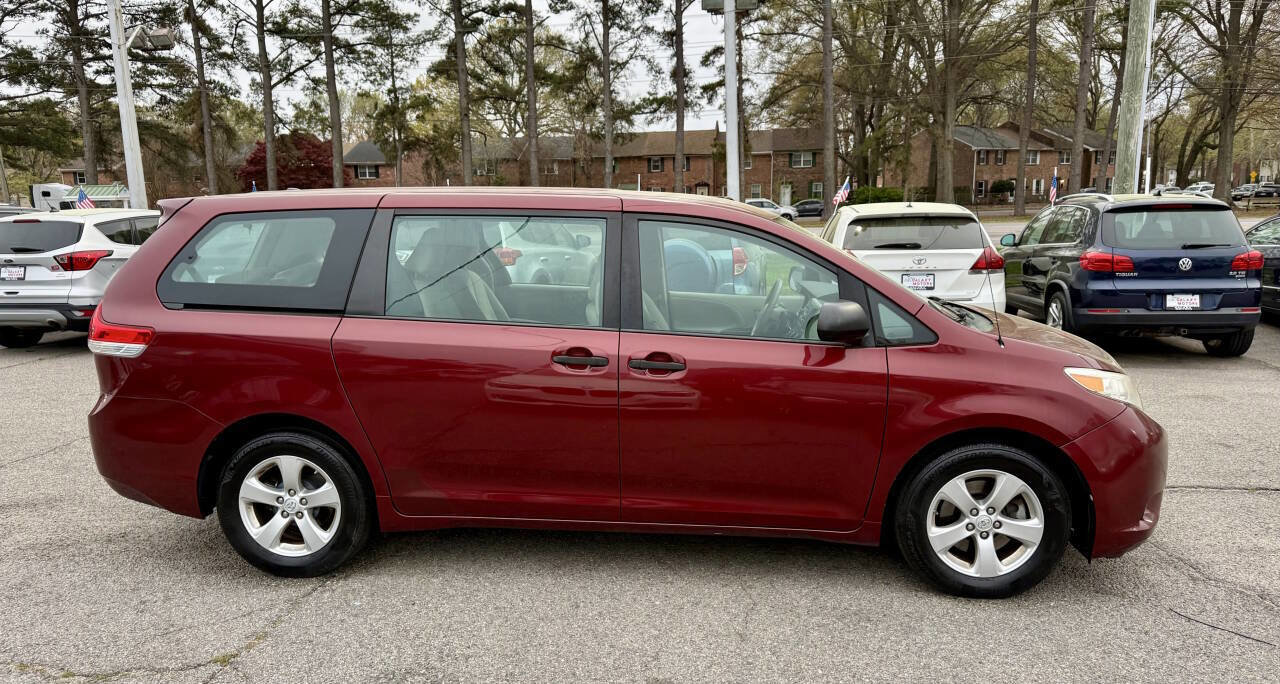 Used 2014 Toyota Sienna L image 4