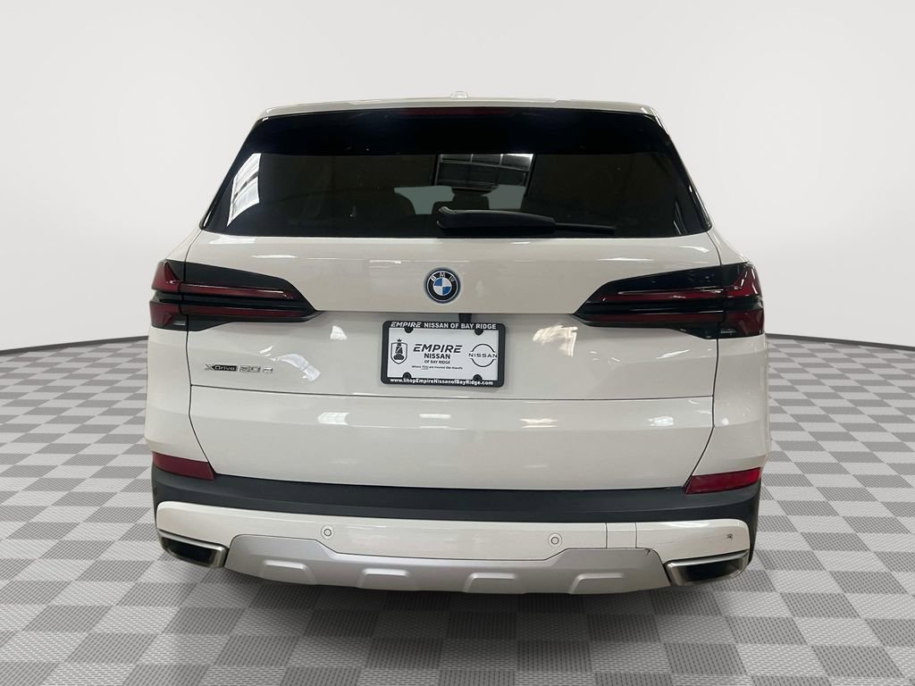 Used 2024 BMW X5 xDrive50e image 4