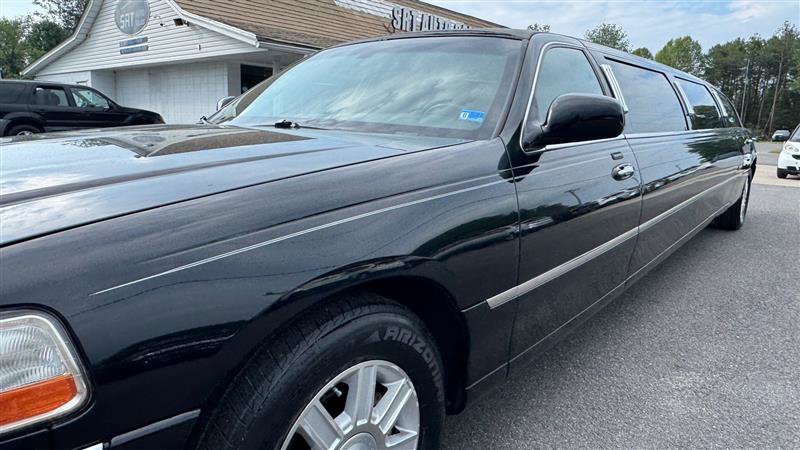 Used 2008 Lincoln Town Car Executive RWD image 17