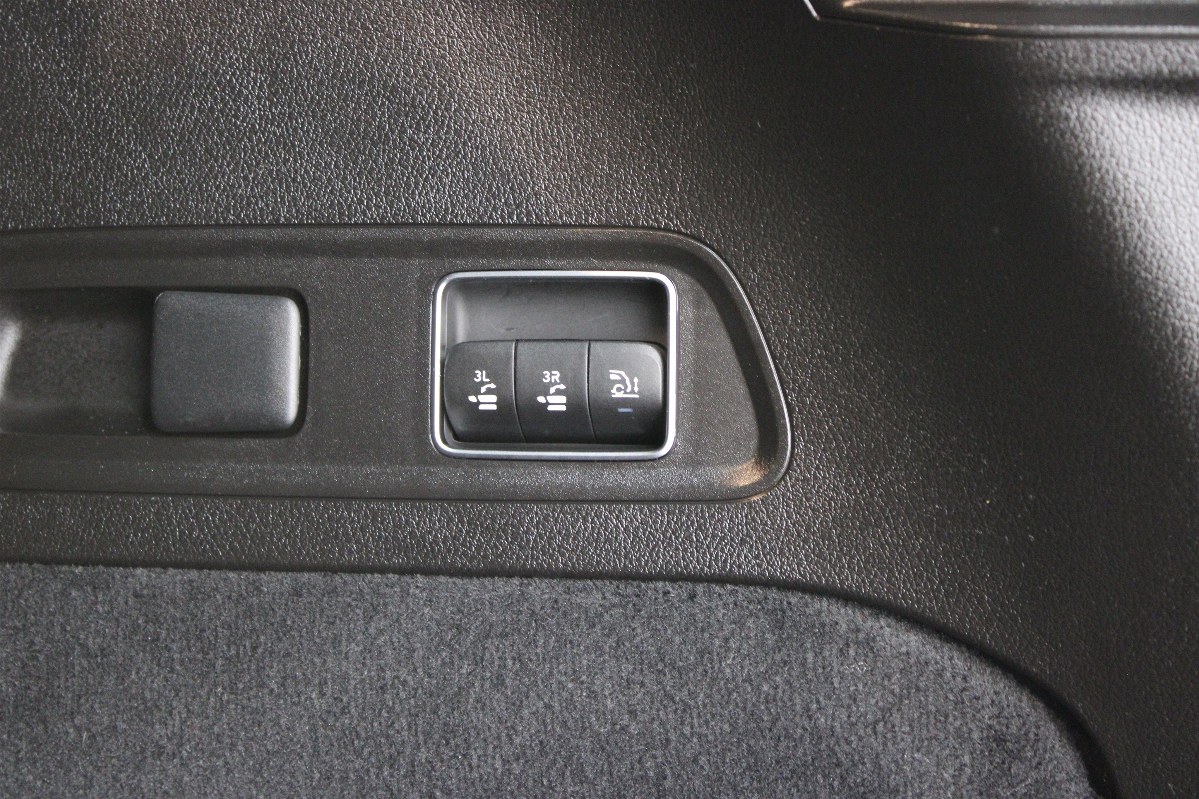 Used 2023 Mercedes-Benz GLS 63 AMG 4MATIC w/ Warmth & Comfort Package image 44
