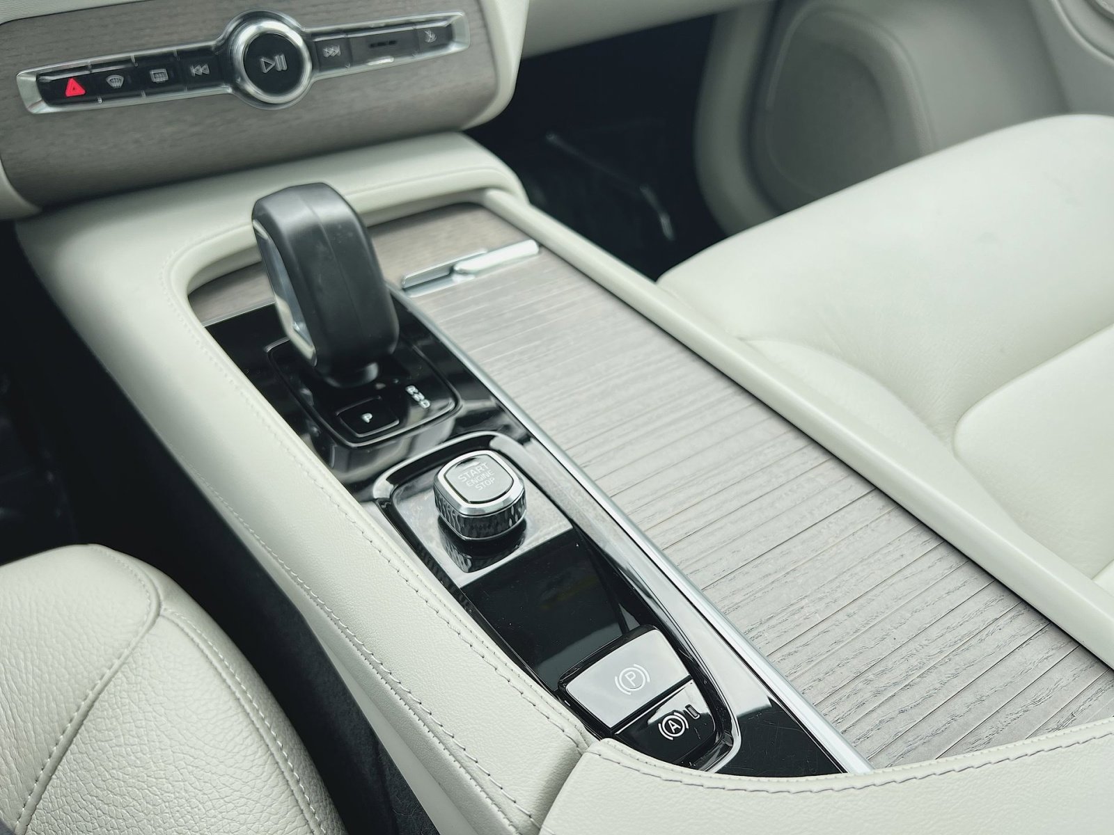 Used 2023 Volvo XC90 B6 Plus w/ Protection Package Premier image 22