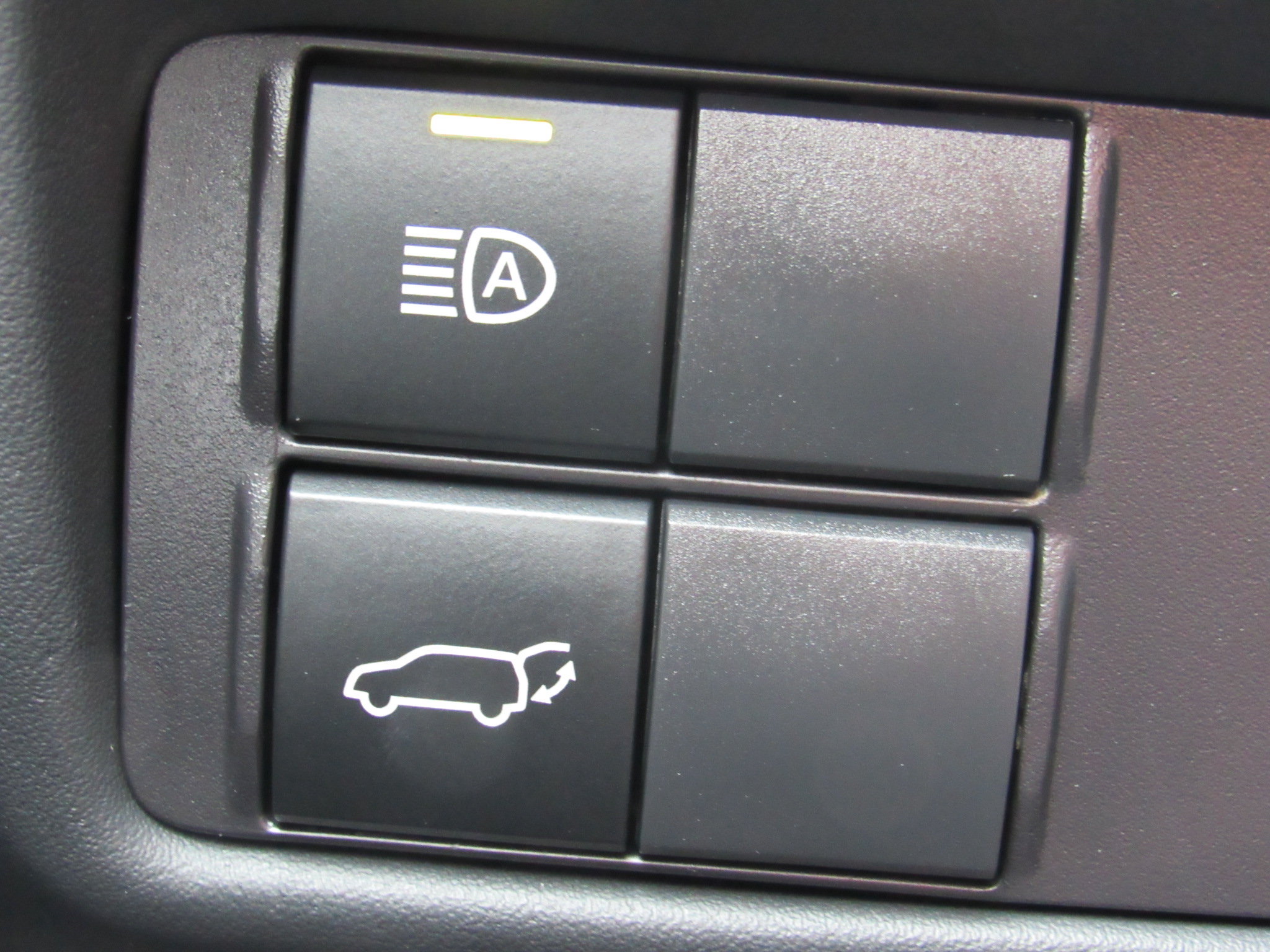 Used 2022 Toyota Highlander XLE AWD/4WD image 14