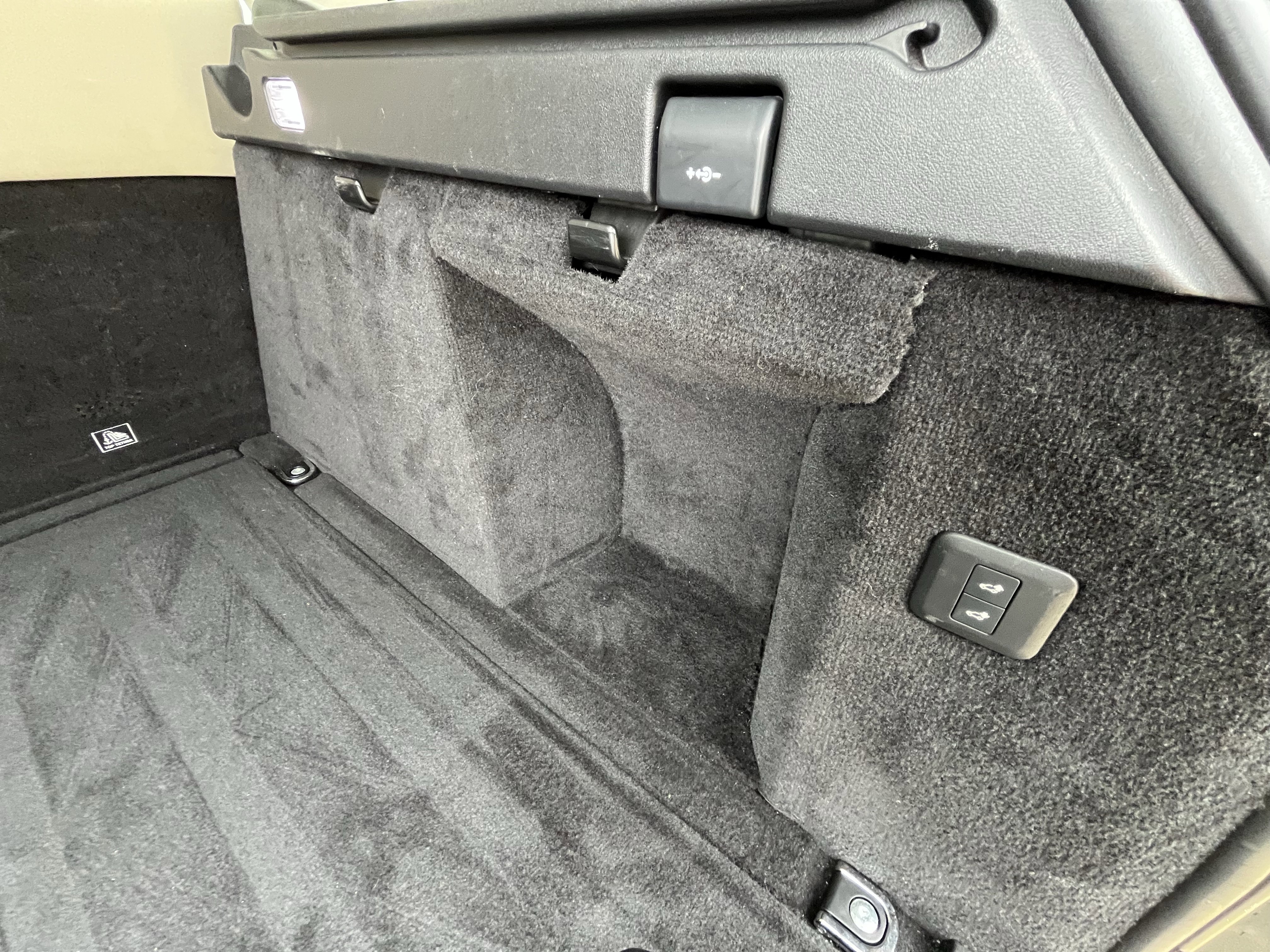 Used 2021 Land Rover Range Rover Sport HST image 32