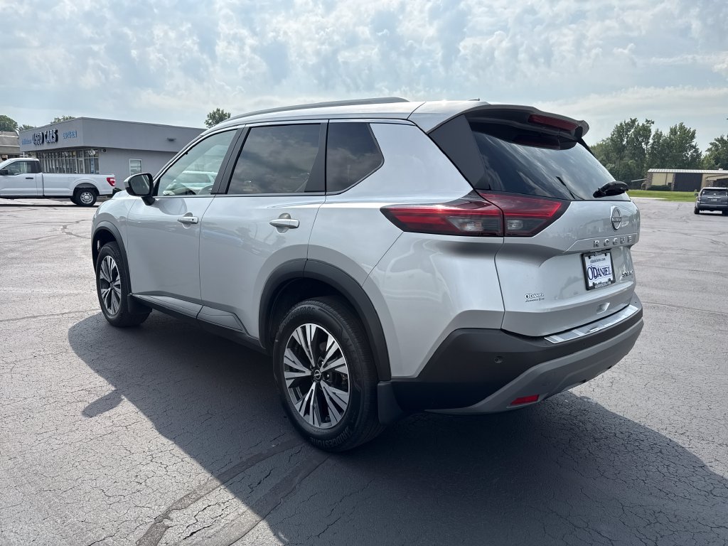 Used 2023 Nissan Rogue SV w/ SV Premium B Package AWD/4WD image 2