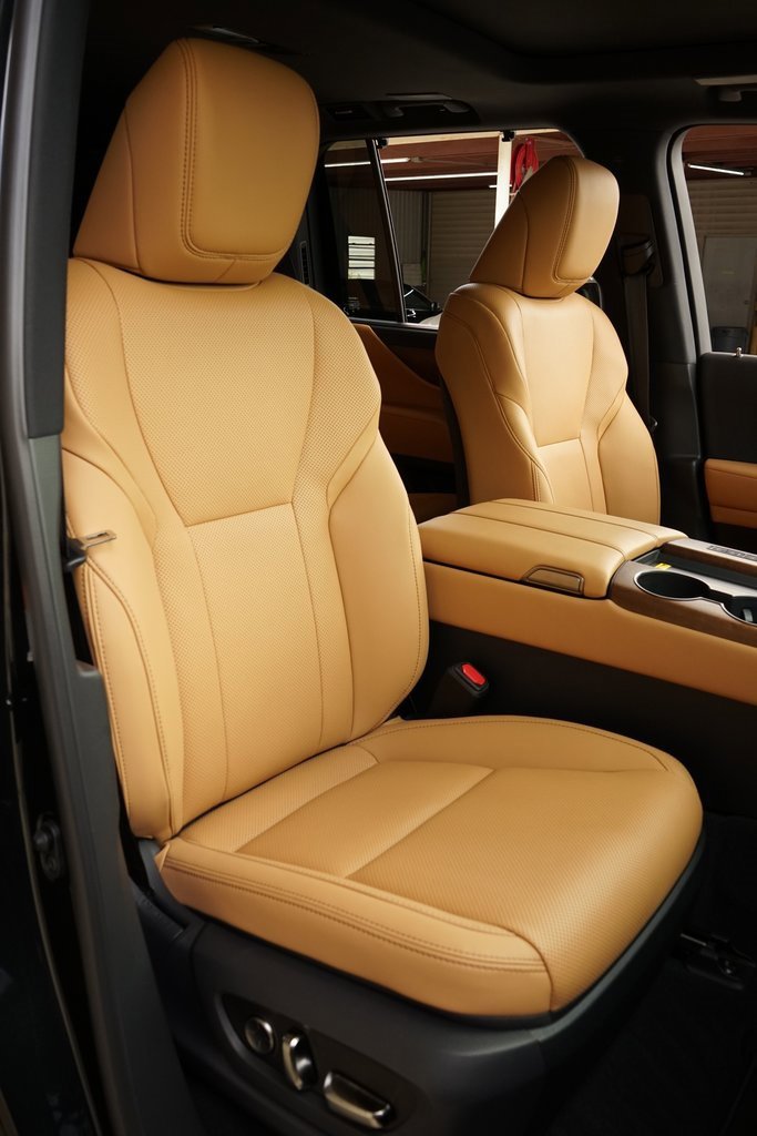 Used 2025 Lexus LX 600 4WD w/ Luxury Package image 10