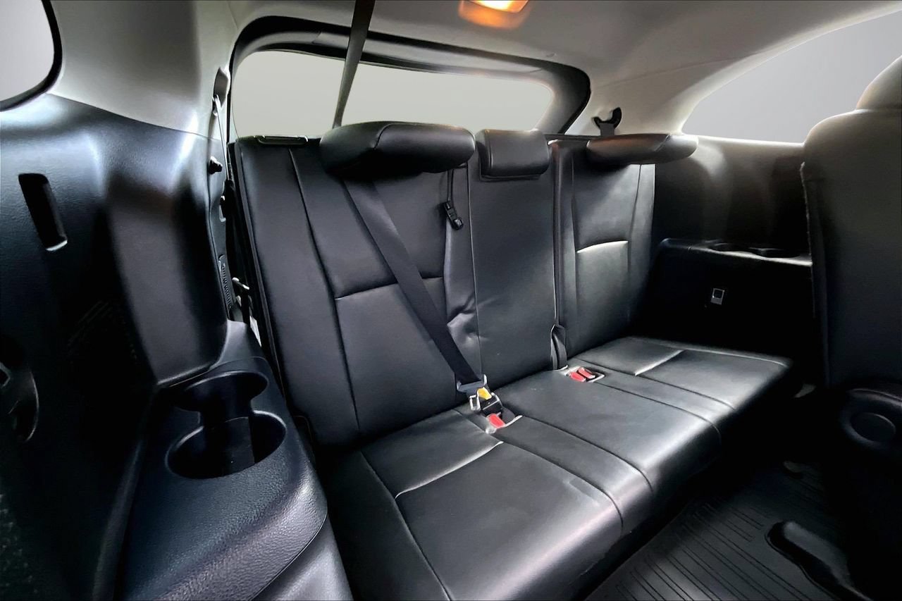 Used 2021 Toyota Highlander XLE FWD image 25