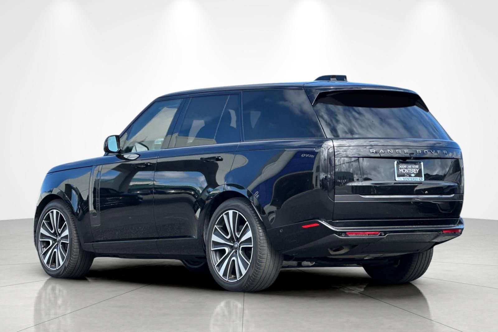 Used 2024 Land Rover Range Rover SE image 4