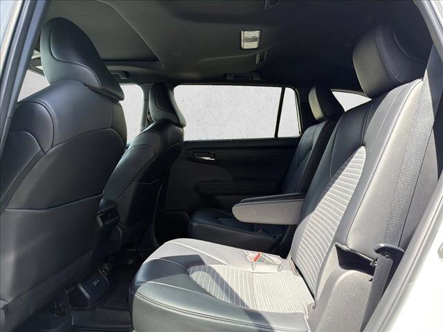 Used 2023 Toyota Highlander XSE AWD/4WD image 21
