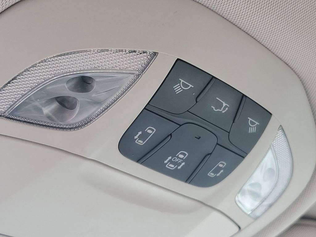 Used 2017 Chrysler Pacifica Touring-L w/ Tire & Wheel Group image 22