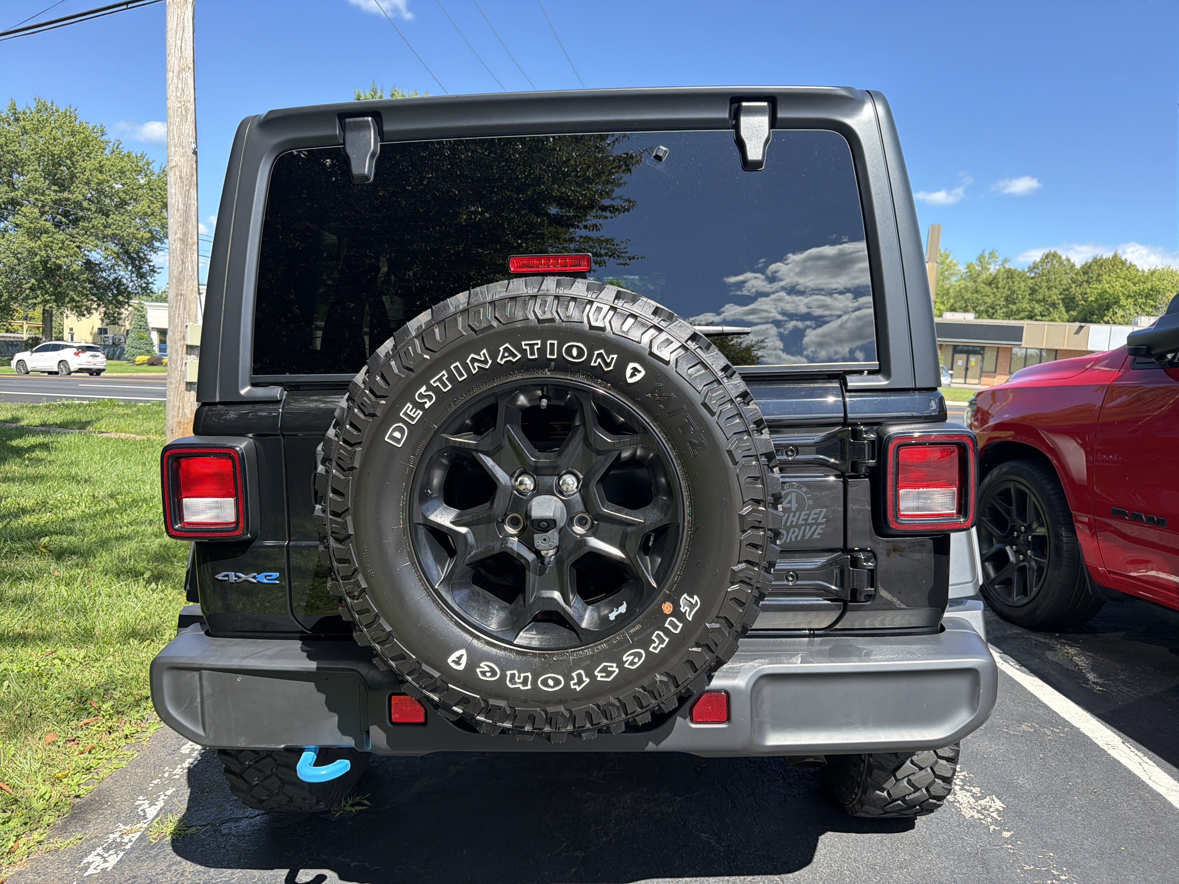 Used 2023 Jeep Wrangler Unlimited w/ Cold Weather Group AWD/4WD image 6