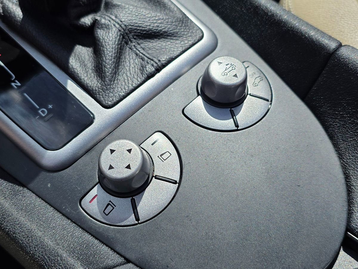 Used 2005 Mercedes-Benz SLK 350 image 33
