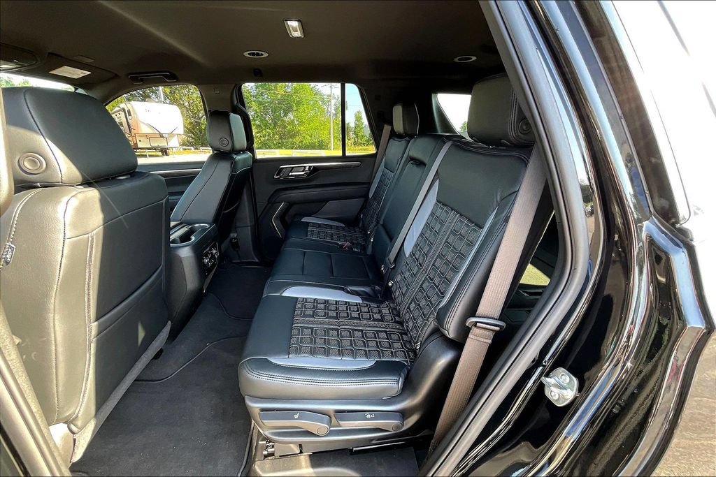 New 2026 Chevrolet Tahoe LS w/ LPO, Dark Essentials Package AWD/4WD image 7