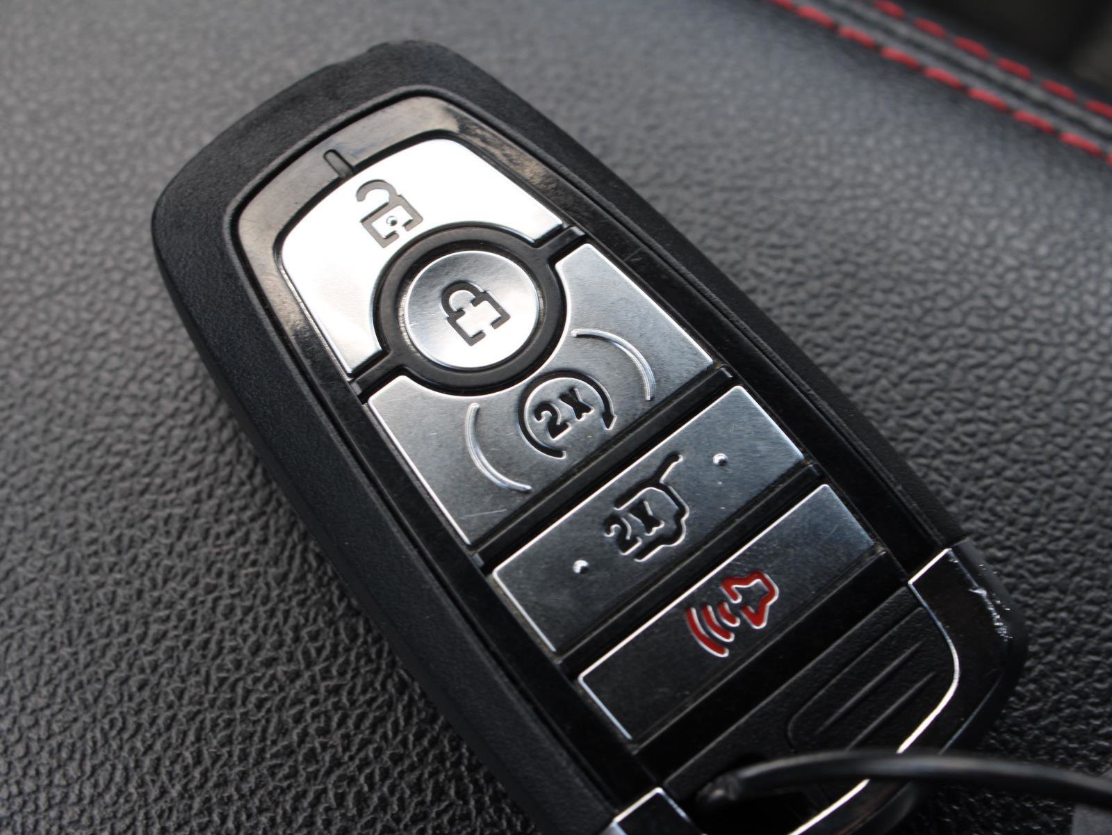 Used 2025 Ford Escape ST-Line Select AWD/4WD image 17